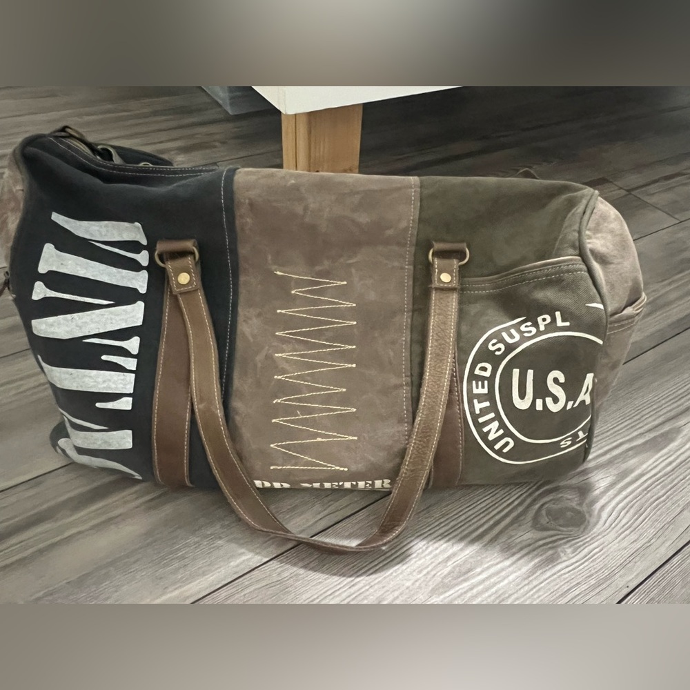 Myra travel bag